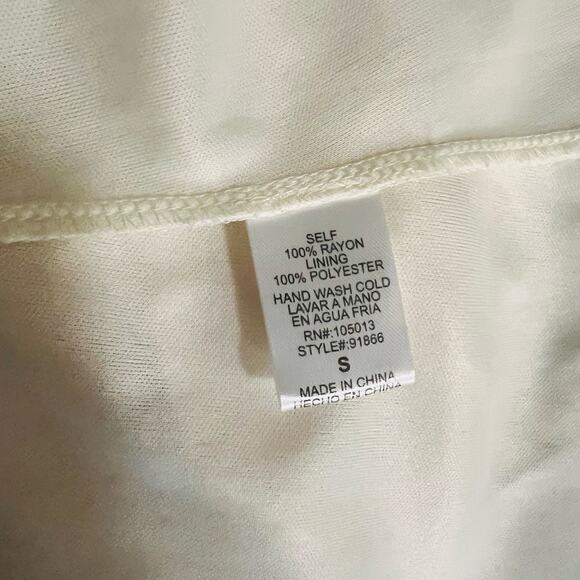 Altar’s State Floral Embroidered Long Bell Sleeve Dress Size S Small Cream Red - Picture 4 of 7